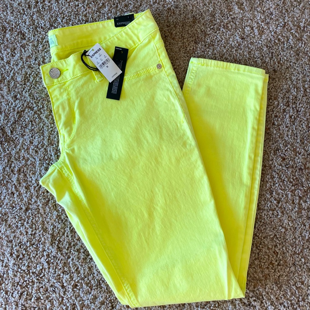 NWT Neon Green Express Jeans.. Super Cute! 🐸